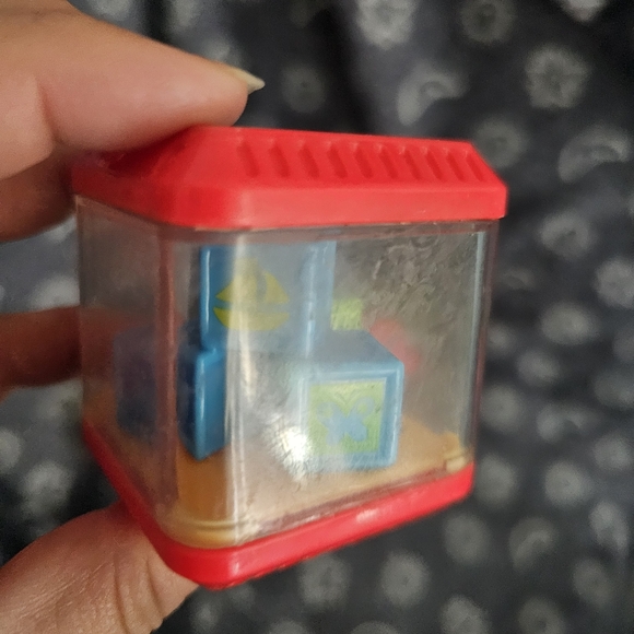 Vintage fisher price bucket w sensory blocks - Picture 7 of 7